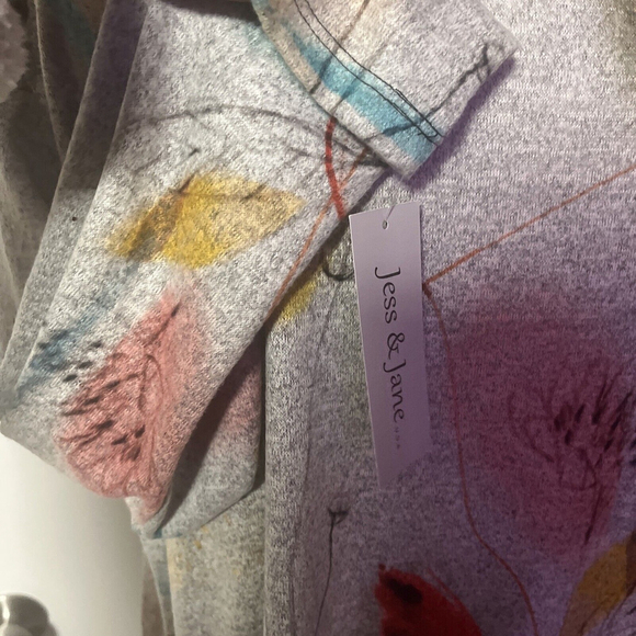 NWT Jess And Jane Women’s Blouse Grey Floral Print Heathered Fab… - Picture 8 of 16